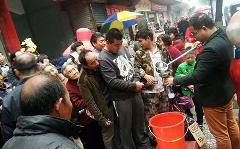 农村卖散酒市场如何？开店卖散酒需要什么手续？醉开心散酒加盟3万开店！