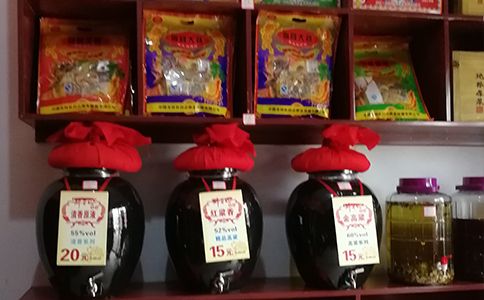 一斤散酒的利润多少？纯粮散酒的品牌专卖店需多少钱？附散酒装修效果图