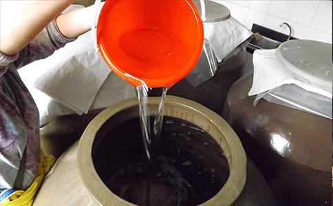 醉开心｜探秘千年固态发酵工艺，解锁健康白酒新体验！