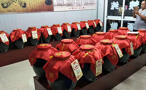 醉开心散酒铺：用散酒定制服务+限时品鉴轻松锁定回头客